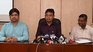 উত্তরার বারে অভিযান নিয়ে প্রশ্ন, জবাব দিলেন ডিবির হারুন