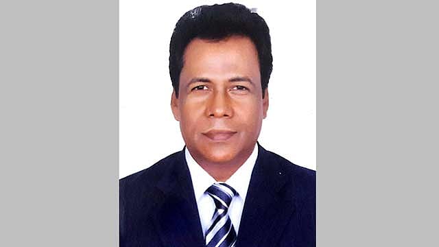 তথ্য সচিব মকবুলকে পাঠানো হল অবসরে