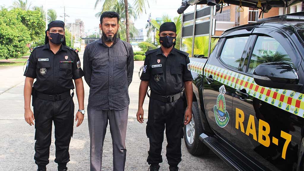 সহকর্মীকে এসিড নিক্ষেপ: ২৪ বছর পর গ্রেপ্তার যাবজ্জীবনের আসামি