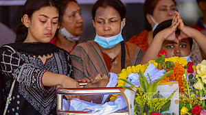 সমরজিৎ রায় চৌধুরীকে শেষ বিদায়