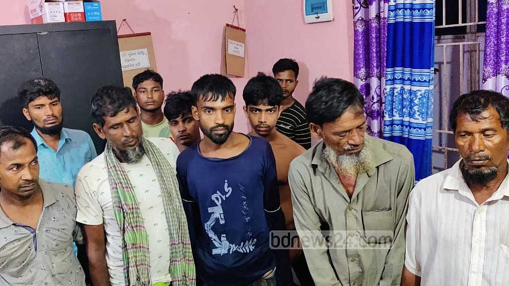 ইলিশ শিকারের দায়ে বরিশালে ২৫ জেলের কারাদণ্ড