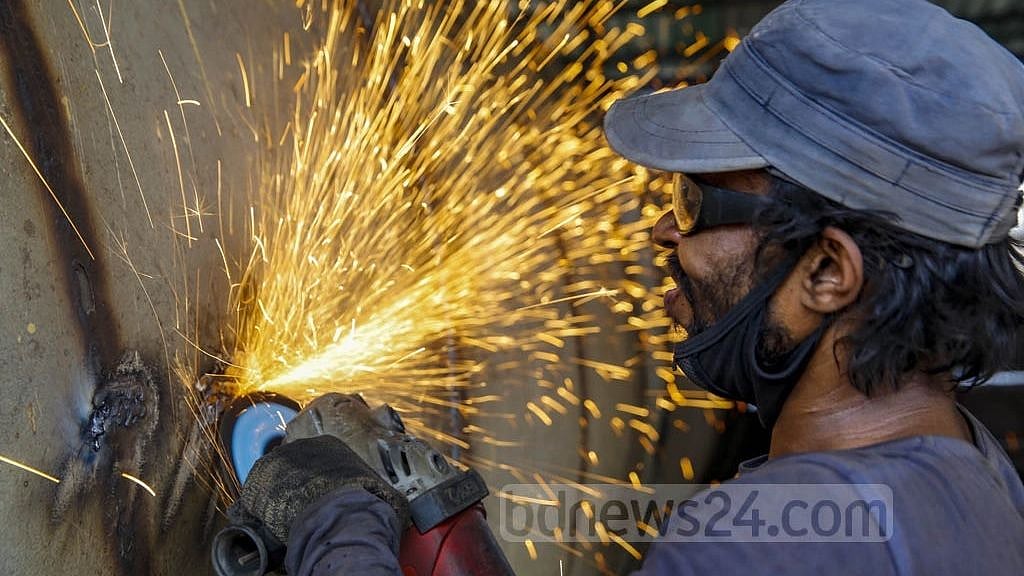 বিনিয়োগ নিয়ে সতর্ক: জুলাই-অগাস্টে মূলধনী যন্ত্রপাতি আমদানিতে ‘পিছুটান’