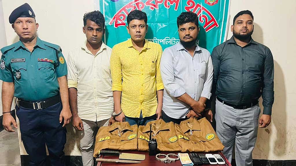 ঢাকায় চার ভুয়া গোয়েন্দা পুলিশ গ্রেপ্তার