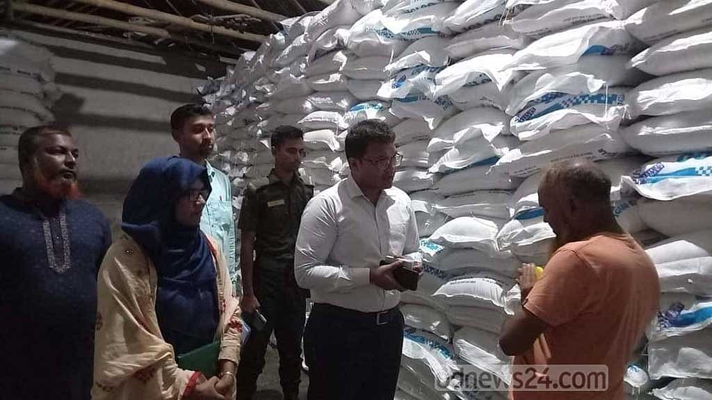 ময়মনসিংহে দোকানে মিলল অবৈধ মজুদ ৩২৭ বস্তা চিনি