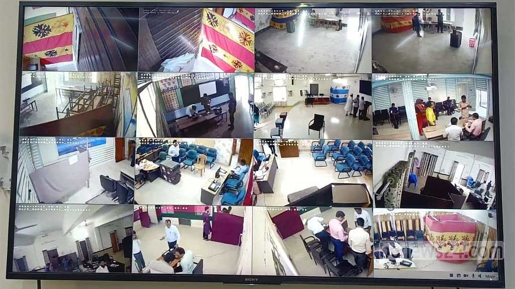 জেলা পরিষদে ভোট চলছে
