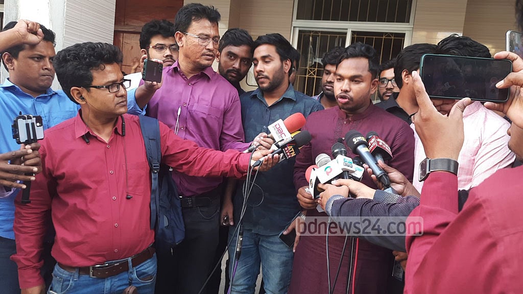 শুক্রবার থেকে কাজে ফিরছেন রাজশাহী মেডিকেলের ইন্টার্নরা