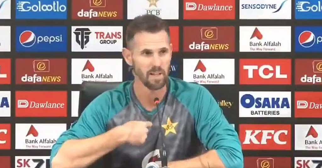 ‘বাজেভাবে হারলে আমাকে সংবাদ সম্মেলনে পাঠায়’