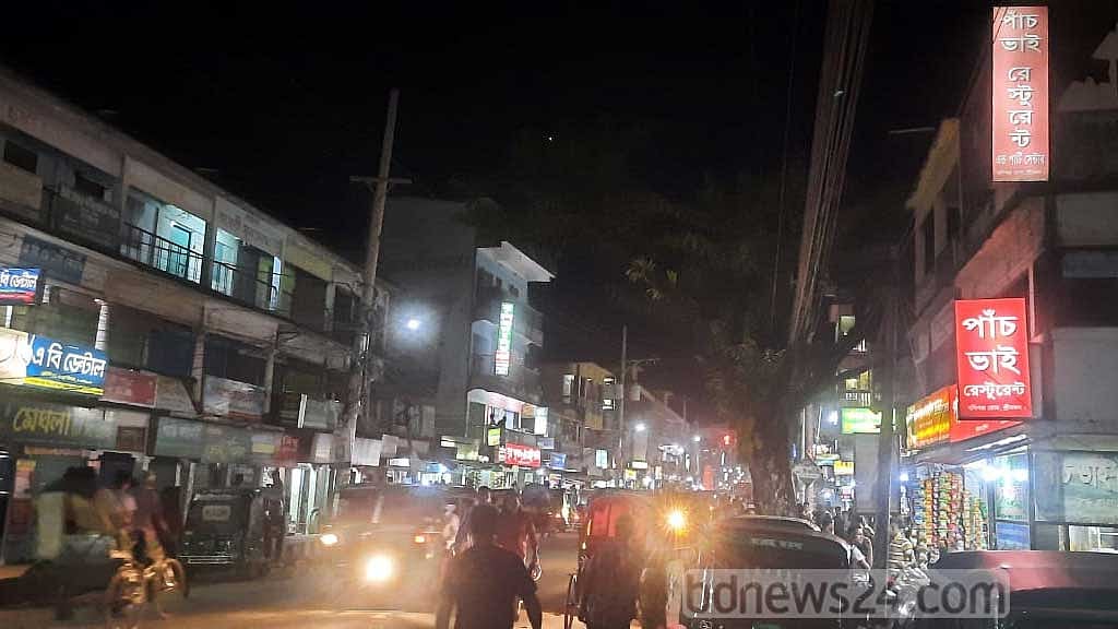 কিছু জেলায় বিদ্যুৎ ফিরেছে