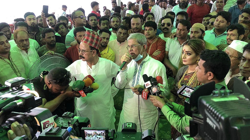 পূজা মণ্ডপে গিয়ে ‘ন্যায়-সাম্য’ প্রতিষ্ঠার অঙ্গীকার ফখরুলের
