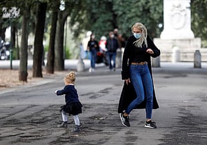 লকডাউনে জন্মহার কমেছে ইউরোপে: গবেষণা
