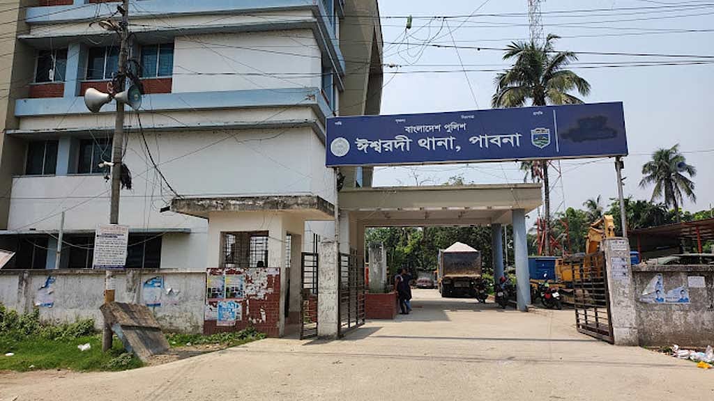 পাবনায় ২৫-৩০ হাজার টাকা ঋণের মামলায় ১২ কৃষক কারাগারে