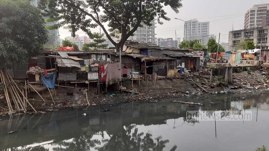 ‘মেগা সিটি’ ঢাকায় থাকা, অথচ টয়লেট তাদের জন্য এক দুঃখগাথা