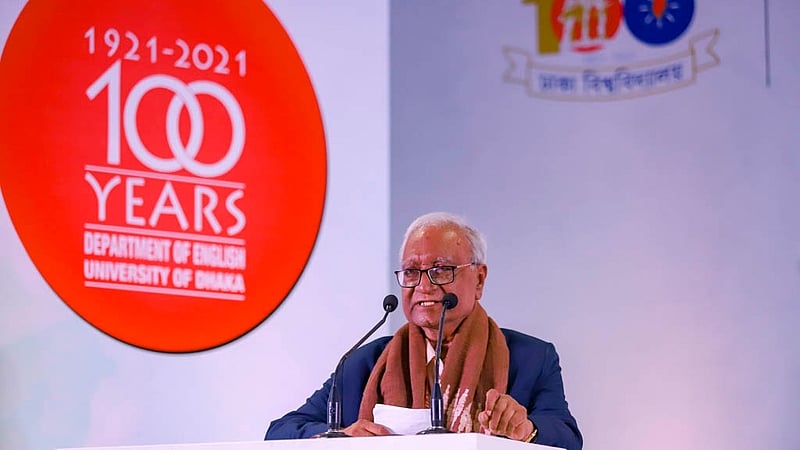 ঢাকা বিশ্ববিদ্যালয়ের ইংরেজি বিভাগের সাবেক শিক্ষার্থীদের পুনর্মিলনী অনুষ্ঠানে এসেছিলেন ১৯৫৫ সালের স্নাতক, অধ্যাপক সিরাজুল ইসলাম চৌধুরী।শুক্রবার এ আয়োজনে তিনিই ছিলেন সবচেয়ে বয়স্ক প্রাক্তনী। ছবি: মাহমুদ জামান অভি