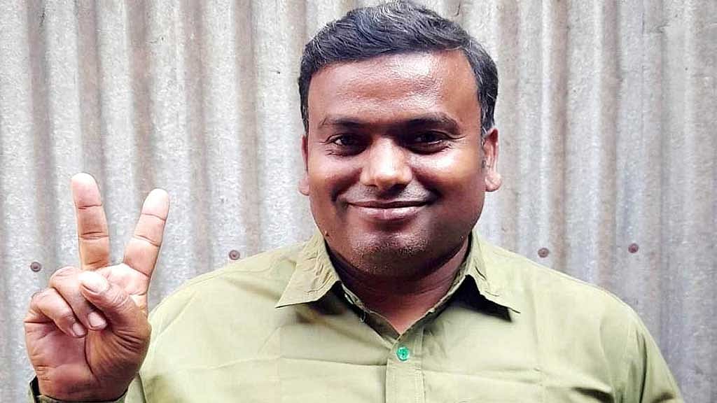 ৪৫ বছর বয়সে এসএসসি পাস করলেন ইউপি সদস্য মোমিন