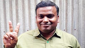 ৪৫ বছর বয়সে এসএসসি পাস করলেন ইউপি সদস্য মোমিন