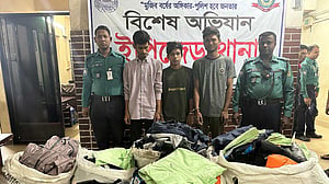 চট্টগ্রামে চুরি যাওয়া জ্যাকেট ঢাকায় উদ্ধার, গ্রেপ্তার ৩