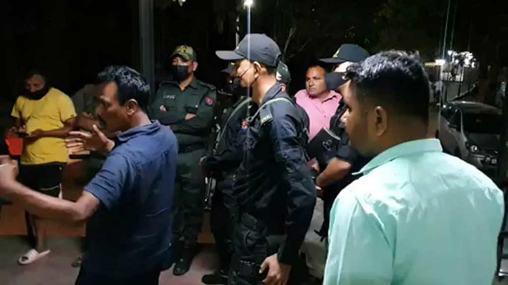 গুজরাটে ভোটের আগে নিরাপত্তা বাহিনীর সদস্যের গুলিতে ২ সহকর্মী নিহত