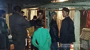 মায়ের কুড়িয়ে পাওয়া ‘খেলনা’ বিস্ফোরণে প্রাণ গেলো ছেলের