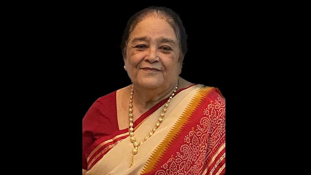 স্বামীর পাশে সমাহিত অনিতা চৌধুরী