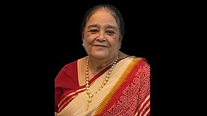 স্বামীর পাশে সমাহিত অনিতা চৌধুরী