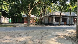 ব্যাংকের মামলায় গ্রেপ্তার আতঙ্কে ঘরছাড়া পাবনার ২৫ কৃষক