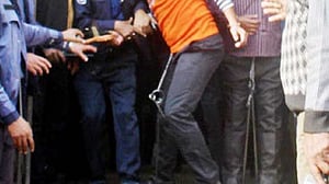 ডাণ্ডাবেড়ি ফেরাতে পুলিশের চিঠি