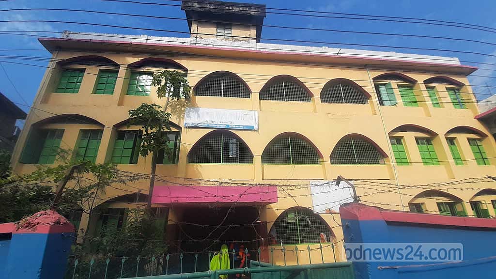 ‘পিটিয়ে’ ছাত্রের দাঁত ভাঙলেন শিক্ষিকা