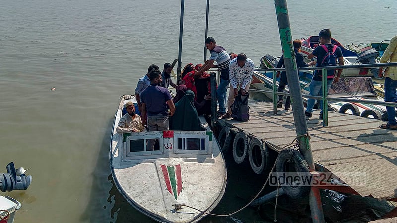 বরিশাল-ভোলা, সদর উপজেলার তালতলী বাজার-পাতারহাট রুটের স্পিডবোট চলাচলও বন্ধ রয়েছে ধর্মঘটের কারণে। শুক্রবার সকালের দিকে কিছু স্পিডবোট ছাড়লেও পরে তা বন্ধ হয়ে যায়।