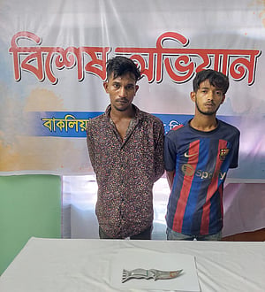 চট্টগ্রামে যুবক খুন: নিহতের ’২ বন্ধু’ গ্রেপ্তার