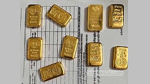 ভারতগামী যাত্রীর কাছে মিলল ৮০ লাখ টাকার সোনা