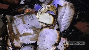 সাভারে ডিজিটাল ভূমি জরিপ অফিসে আগুন, নিরাপত্তাকর্মী দগ্ধ