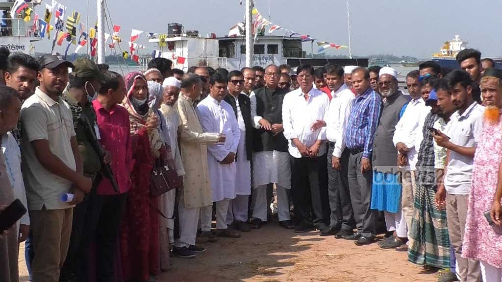 ৪ বছর পর মুন্সীগঞ্জ-গজারিয়া নৌ-পথে প্রতীক্ষিত ফেরি চালু