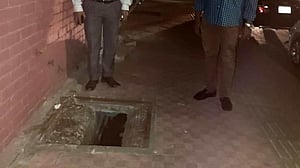 ঢাকার ম্যানহোল: জার্মান উপ-রাষ্ট্রদূতের ভয়টাই সত্যি হল