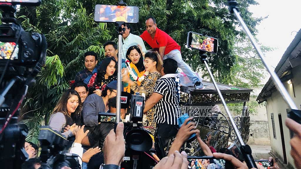 সম্পাদকের চেয়ারে ফের বসে যে ইচ্ছা জানালেন নিপুণ