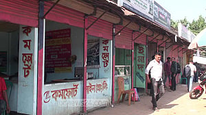 গোপালগঞ্জ থেকে ফরিদপুর ও দৌলতদিয়া-পাটুরিয়া রুটের বাস বন্ধ