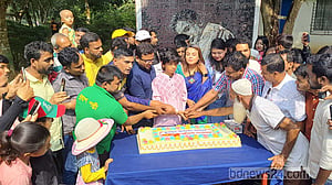 হুমায়ূনের জন্মদিনে নুহাশপল্লীতে ১০৭৪ মোমবাতি প্রজ্বালন