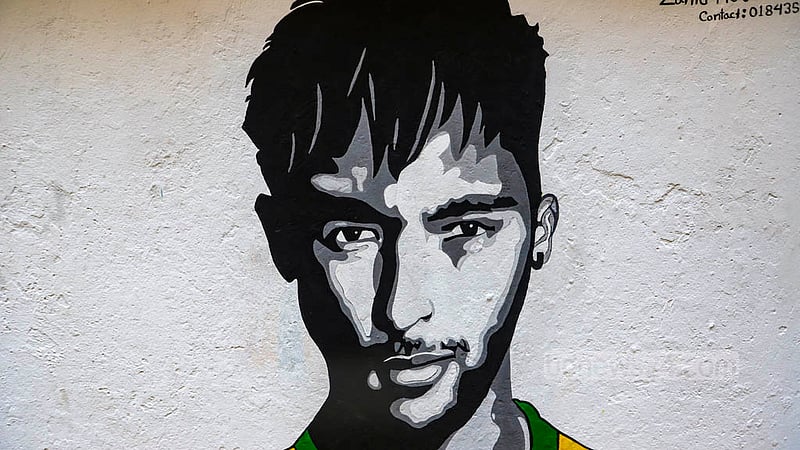 ঢাকার স্বামীবাগের কে এম দাস লেনের একটি গলির দেয়ালে আঁকা নেইমার জুনিয়রের ছবি।