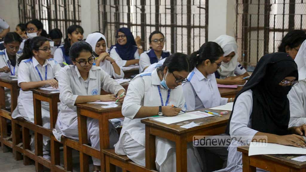 এইচএসসি: প্রথম দিন অনুপস্থিত ২% পরীক্ষার্থী