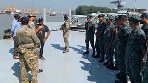 বাংলাদেশ ও যুক্তরাষ্ট্র নৌবাহিনীর যৌথ মহড়া হয়ে গেল