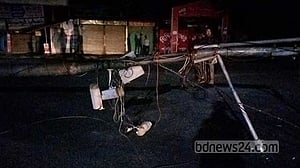 বিদ্যুতের খুঁটি পড়ে রোকেয়া বিশ্ববিদ্যালয়ের ২ শিক্ষার্থী আহত