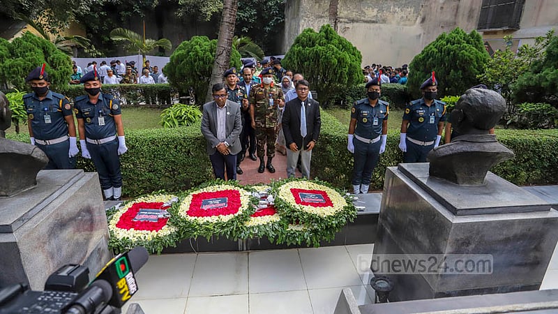 জেল হত্যা দিবসে বৃহস্পতিবার নাজিমউদ্দিন রোডের কারা স্মৃতি জাদুঘরে চার জাতীয় নেতার ভাস্কর্যে ফুল দিয়ে শ্রদ্ধা জানানো হয়।