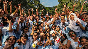 প্রকাশ হল এসএসসির ফল, উচ্ছ্বসিত শিক্ষার্থীরা