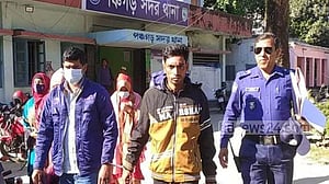 ‘১২ লাখ টাকায়’ চাকরির ‘প্রক্সি’ পরীক্ষা: লিখিত পাশ, মৌখিকে ধরা