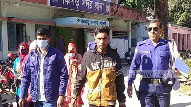 ‘১২ লাখ টাকায়’ চাকরির ‘প্রক্সি’ পরীক্ষা: লিখিত পাশ, মৌখিকে ধরা
