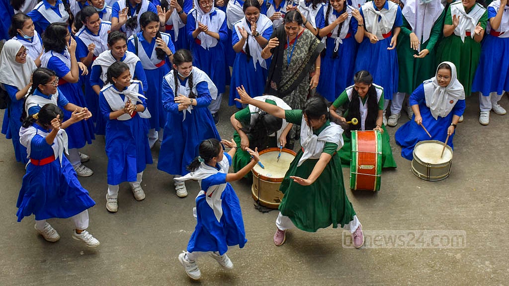 চট্টগ্রামে বোর্ডে এগিয়ে মেয়েরা