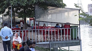 স্থিতাবস্থা জারি, হাতিরঝিলের স্থাপনা আপাতত সরাতে হচ্ছে না