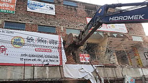 নীলক্ষেতের তুলা মার্কেটের অবৈধ দোকান উচ্ছেদে অভিযান