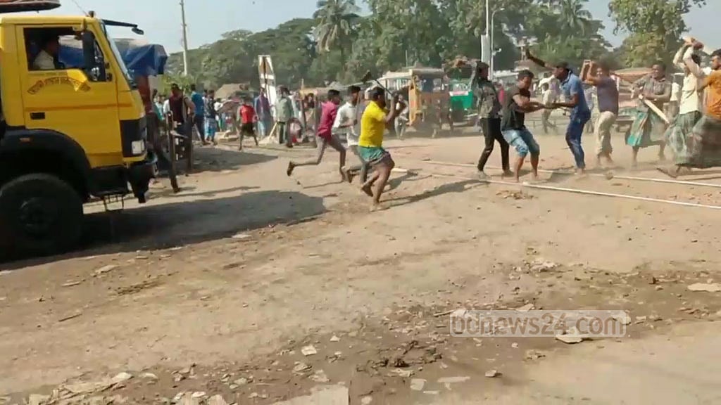 নেত্রকোণায় ‘টোল আদায়’ নিয়ে অটোচালকদের সংঘর্ষ, আহত ২০