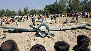 বগুড়ায় দুর্ঘটনায় বিমান বাহিনীর প্রশিক্ষণ বিমান