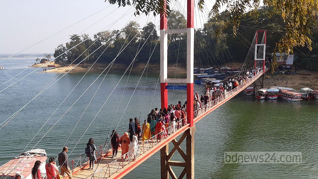 বিপুল সমাগমে চাঙ্গা রাঙামাটির পর্যটন